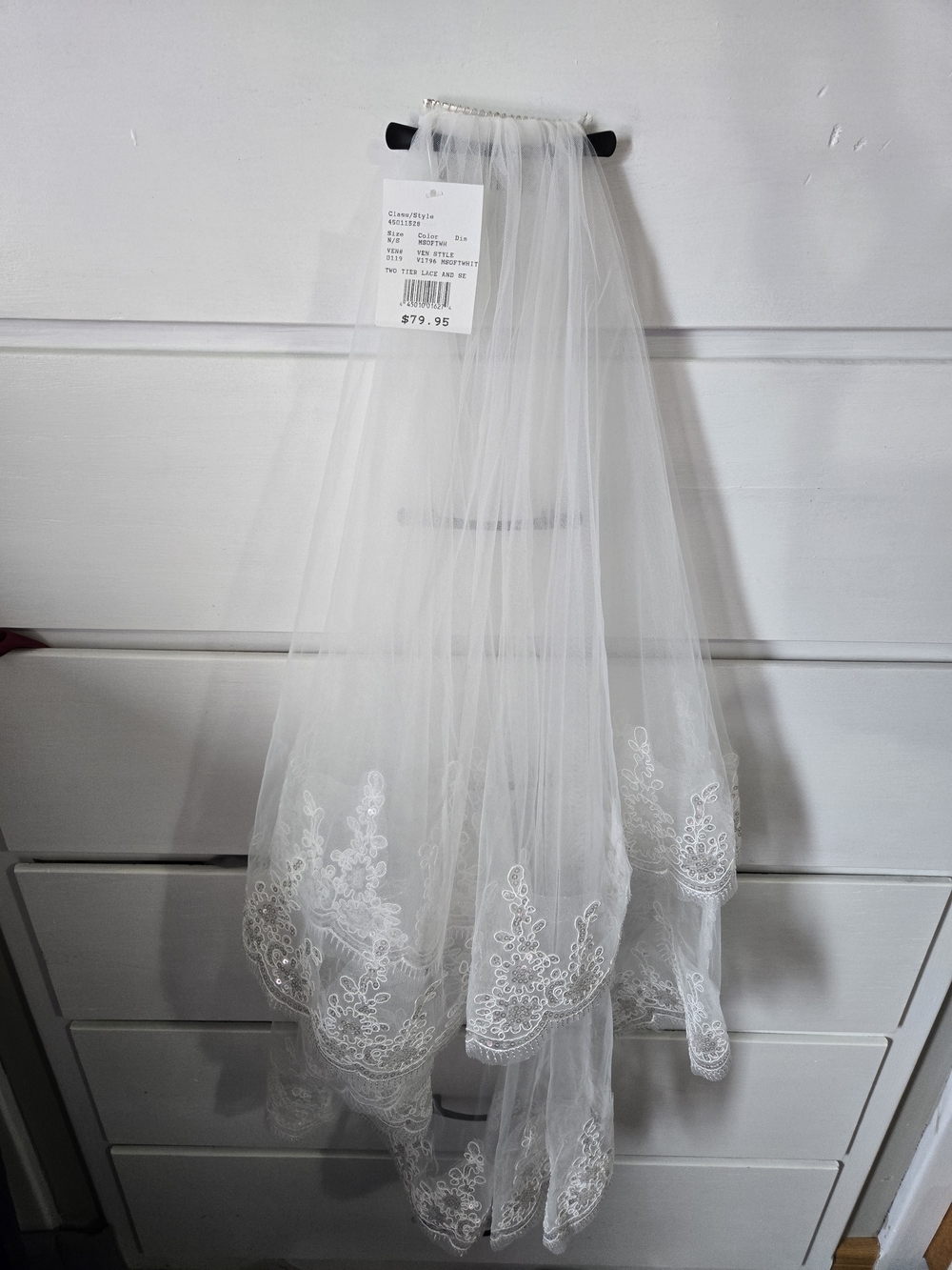 Bridal Veil with Scalloped Lace Edge - White